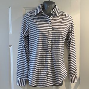 Women’s Banana Republic Extra Soft Blue Striped Button Down XS